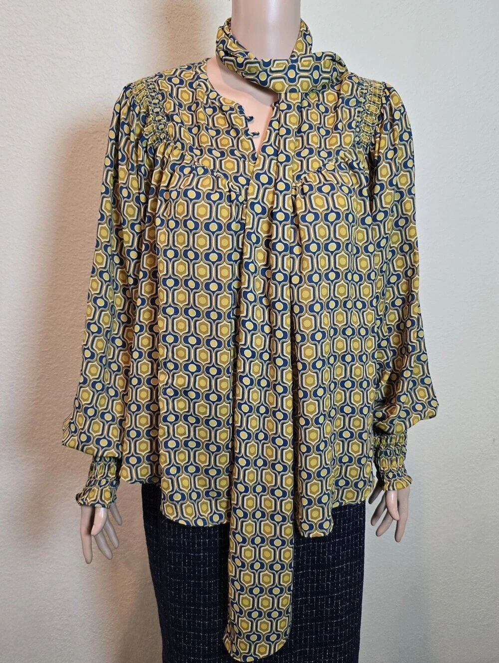 Happy Nature Size Medium Oversized Yellow And Blue Long Sleeve Button Front